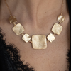 Collana Brillante e Scintillante da Donna in Argento 925 Design Quadrato indossata
