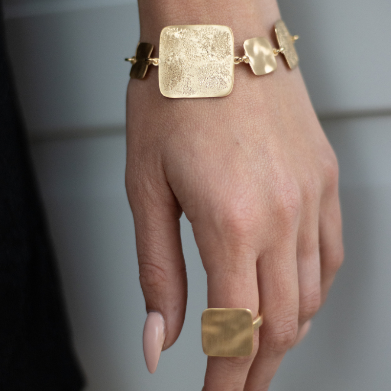 Bracciale Brillante e Scintillante da Donna in Argento 925 Design Quadrato indossato