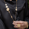 Collana Brillante e Scintillante da Donna in Argento 925 Design Rotondo indossato