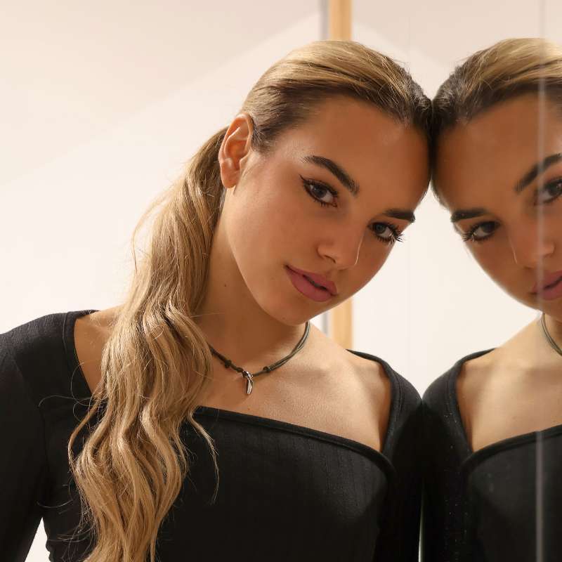 Cordino Verde Militare e Scarpina Ballerina Argento Indossato