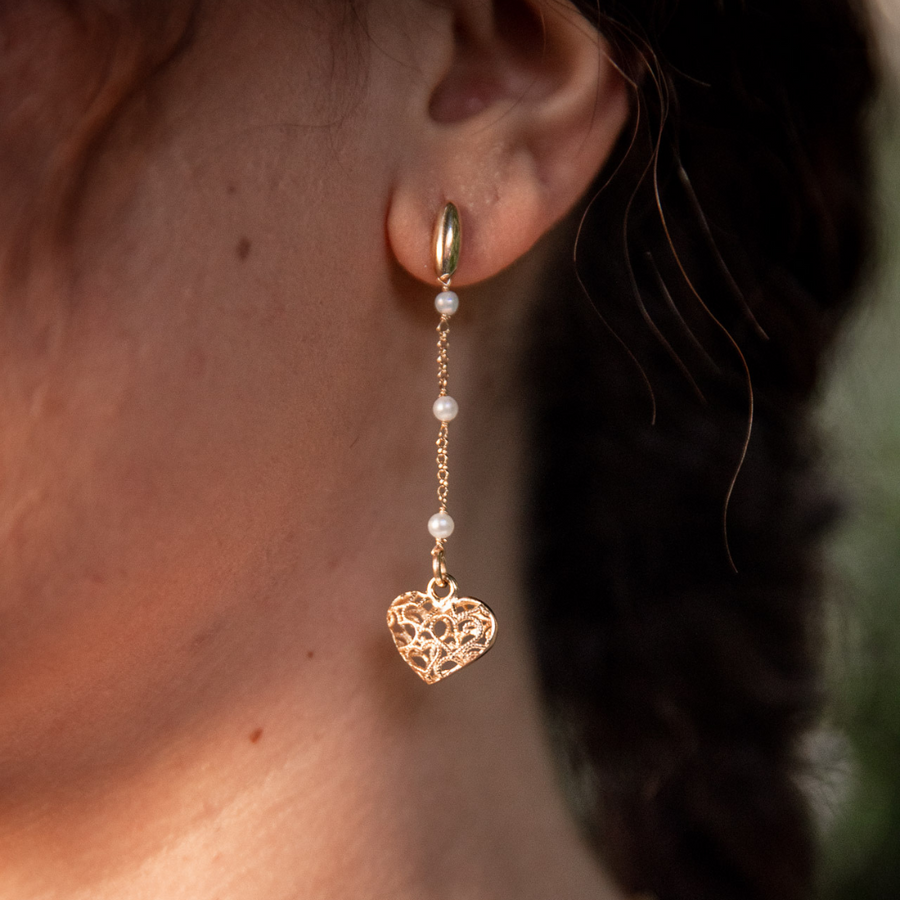 ORECCHINI LUNGHI CUORI DI VITAE CON PERLE