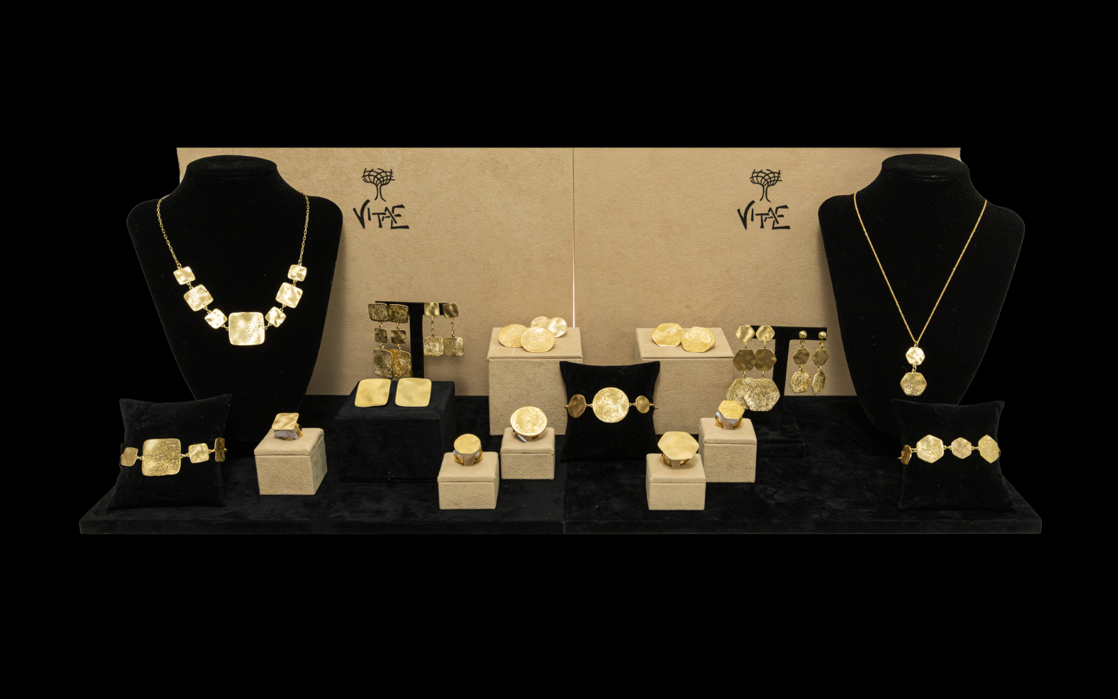 puoi trovarci in queste gioiellerie